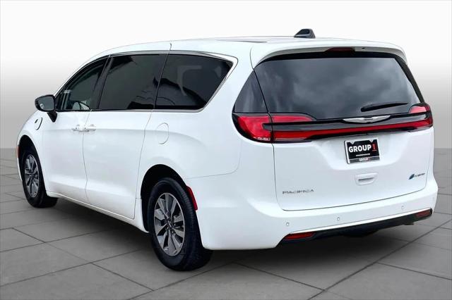 2024 Chrysler Pacifica Hybrid Select