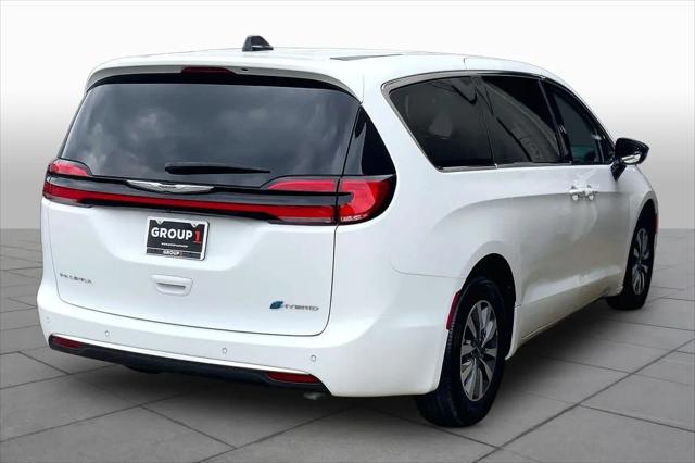 2024 Chrysler Pacifica Hybrid Select