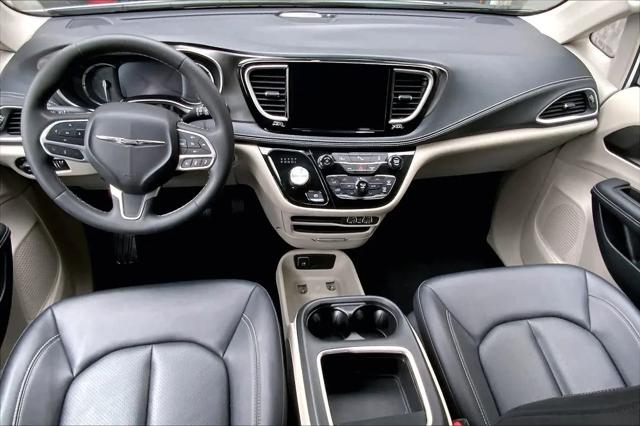2024 Chrysler Pacifica Hybrid Select