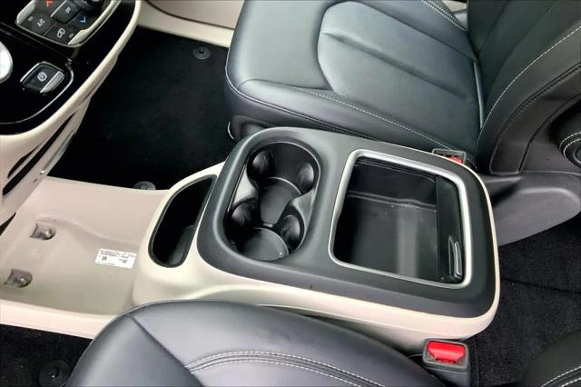 2024 Chrysler Pacifica Hybrid Select