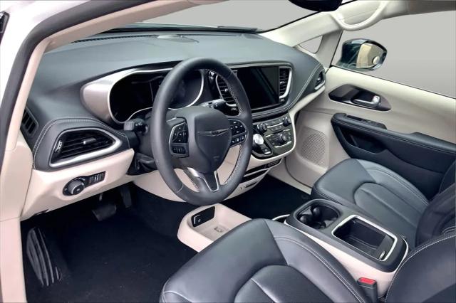 2024 Chrysler Pacifica Hybrid Select