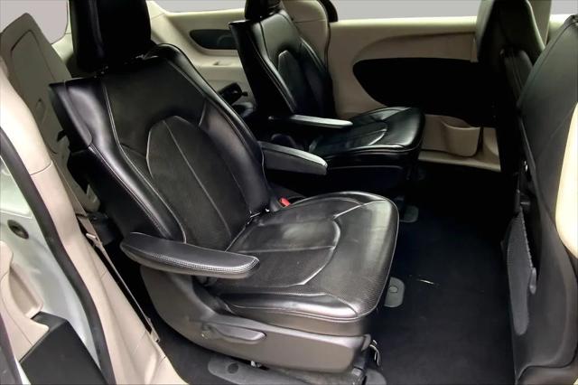 2024 Chrysler Pacifica Hybrid Select
