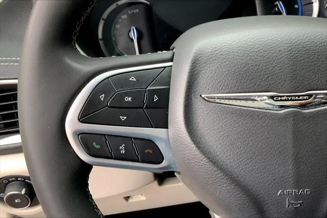 2024 Chrysler Pacifica Hybrid Select
