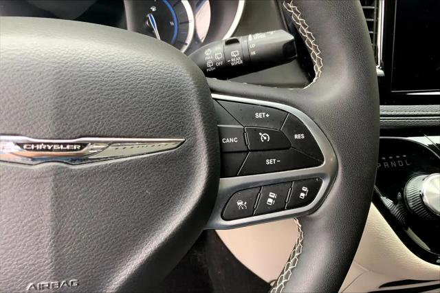 2024 Chrysler Pacifica Hybrid Select