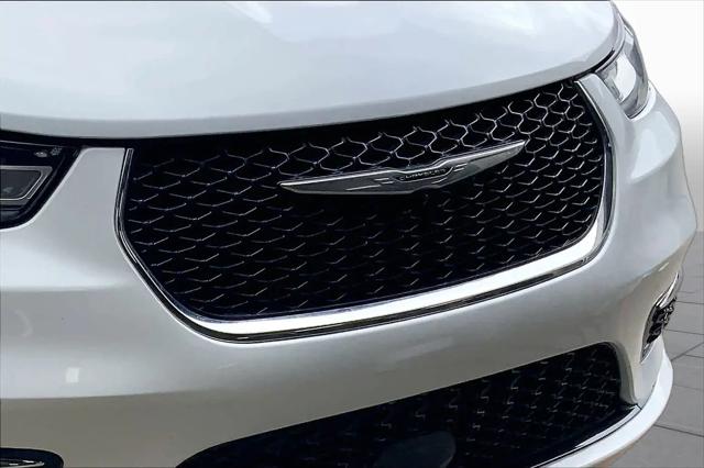 2024 Chrysler Pacifica Hybrid Select