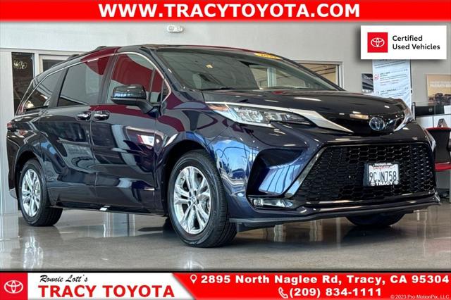 2022 Toyota Sienna XSE 7-Passenger Hybrid AWD's photo