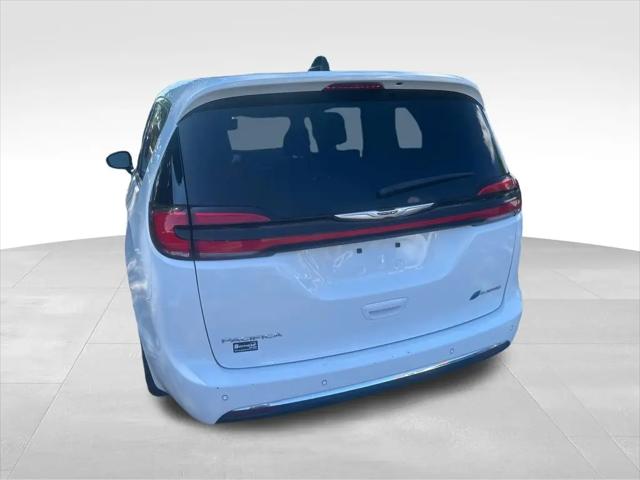 2023 Chrysler Pacifica Hybrid Touring L