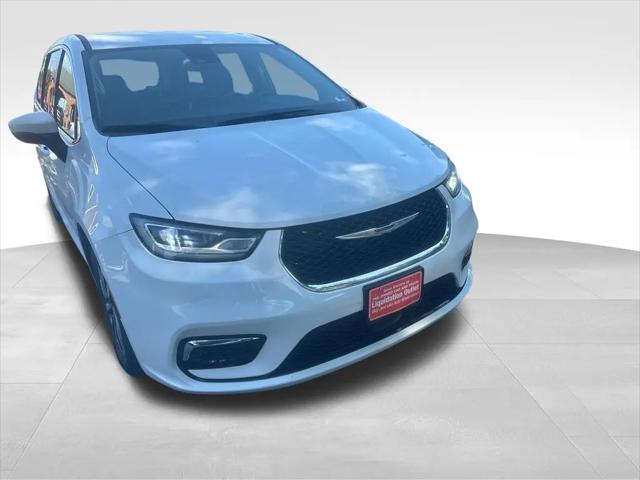 2023 Chrysler Pacifica Hybrid Touring L