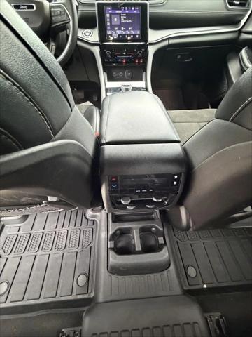2023 Jeep Grand Cherokee L Altitude 4x2