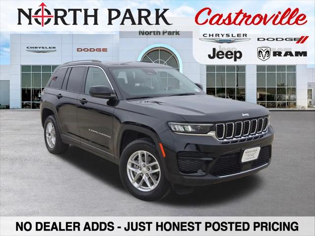 2023 Jeep Grand Cherokee Laredo 4x2 for sale in Castroville, TX