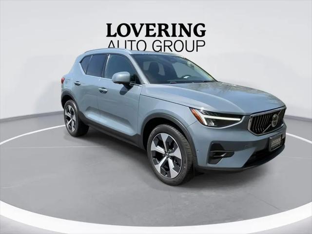 2023 Volvo XC40 B5 Plus Bright Theme