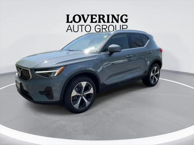 2023 Volvo XC40 B5 Plus Bright Theme