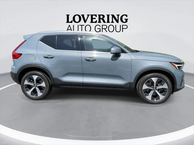 2023 Volvo XC40 B5 Plus Bright Theme