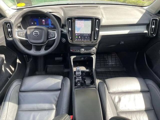 2023 Volvo XC40 B5 Plus Bright Theme
