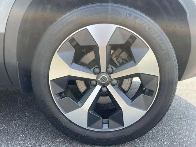 2023 Volvo XC40 B5 Plus Bright Theme