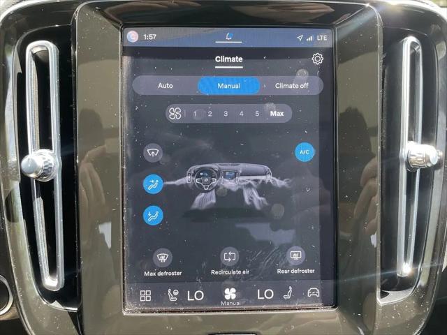 2023 Volvo XC40 B5 Plus Bright Theme