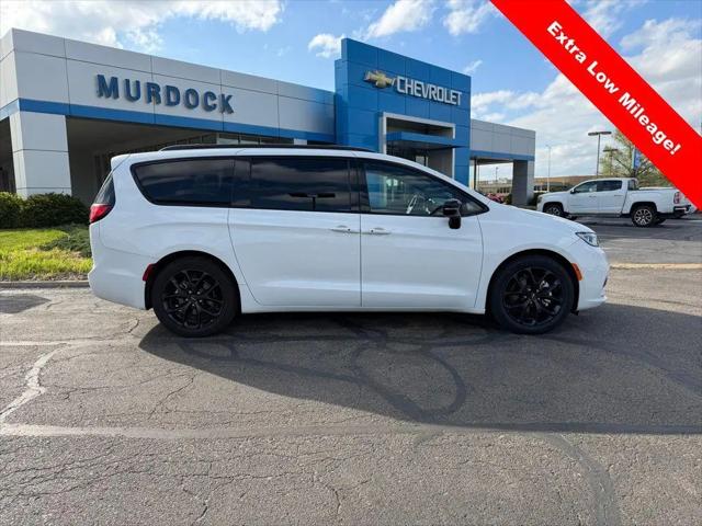 2025 Chrysler Pacifica Limited for sale in Manhattan, KS