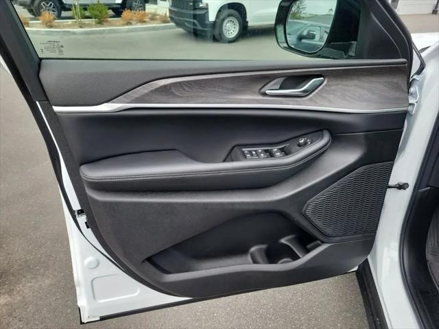 2026 Jeep Grand Cherokee L Altitude 4x2