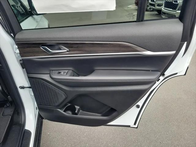2026 Jeep Grand Cherokee L Altitude 4x2