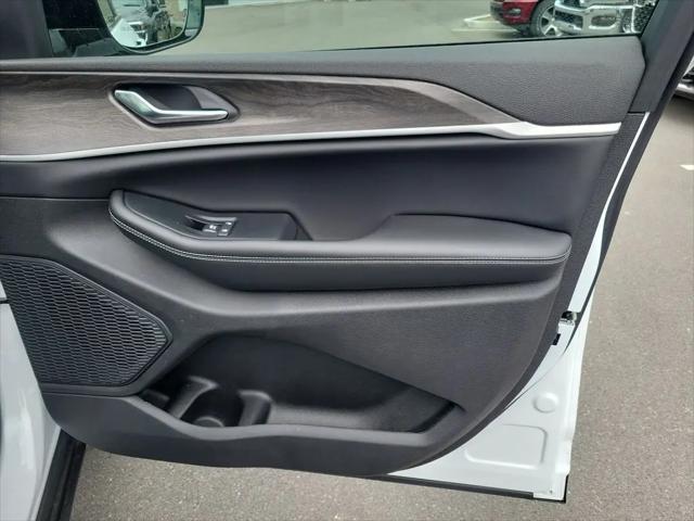 2026 Jeep Grand Cherokee L Altitude 4x2