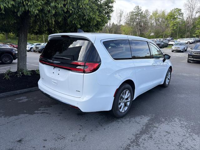 2026 Chrysler Pacifica Select AWD