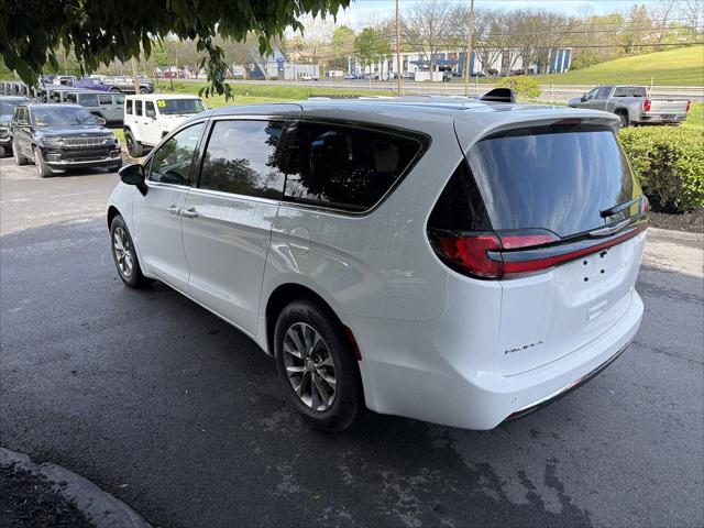 2026 Chrysler Pacifica Select AWD