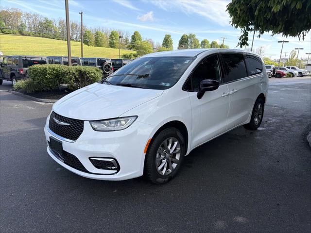 2026 Chrysler Pacifica Select AWD