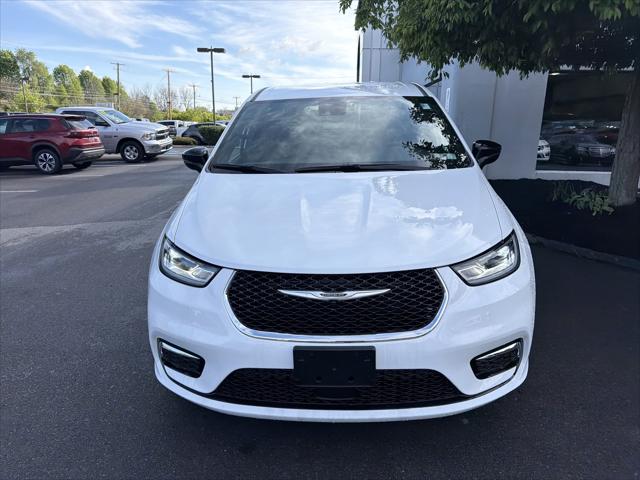 2026 Chrysler Pacifica Select AWD