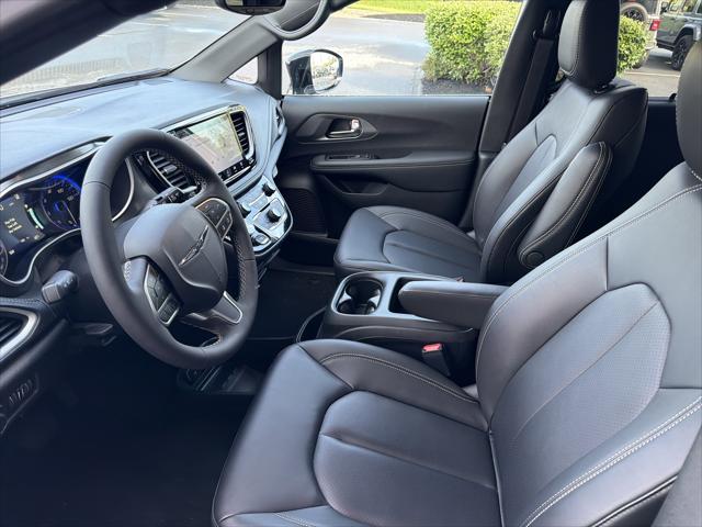 2026 Chrysler Pacifica Select AWD