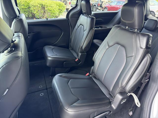 2026 Chrysler Pacifica Select AWD