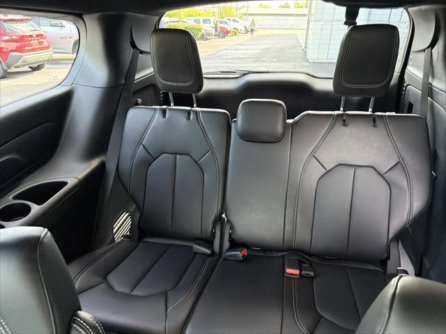 2026 Chrysler Pacifica Select AWD