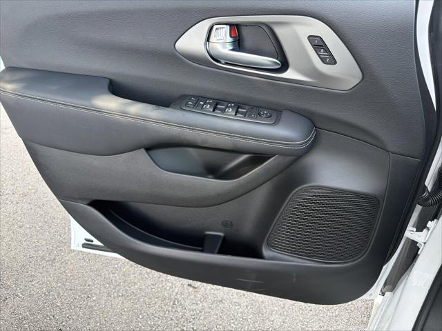 2026 Chrysler Pacifica Select AWD