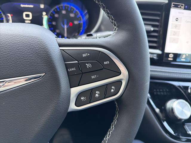 2026 Chrysler Pacifica Select AWD