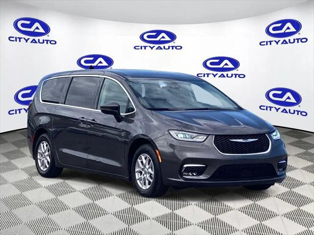 2023 Chrysler Pacifica Touring L for sale in Madison, AL