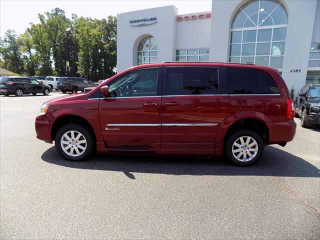 2016 Chrysler Town & Country Touring