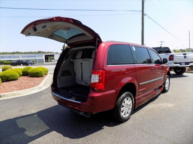 2016 Chrysler Town & Country Touring
