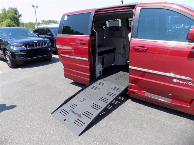 2016 Chrysler Town & Country Touring