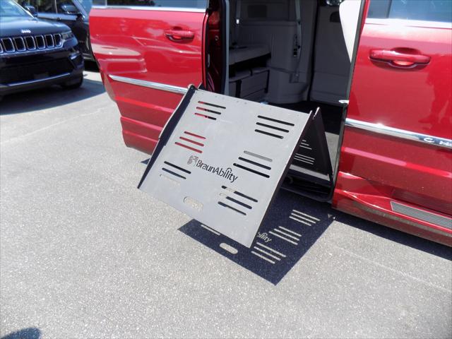 2016 Chrysler Town & Country Touring