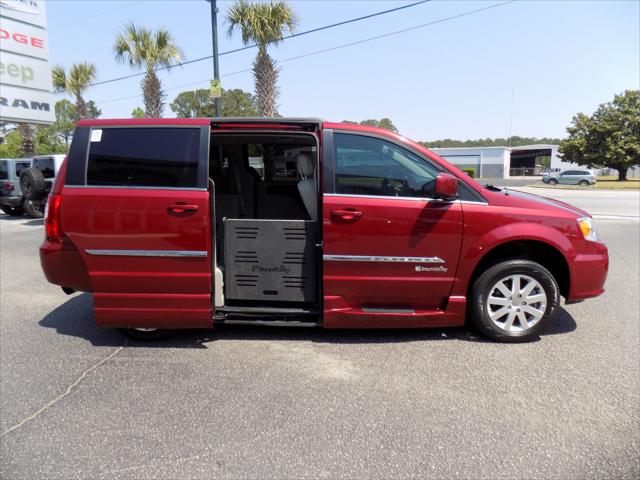 2016 Chrysler Town & Country Touring