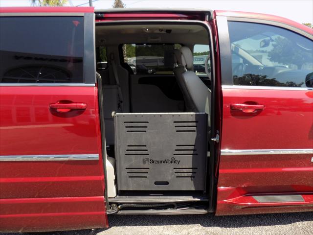 2016 Chrysler Town & Country Touring