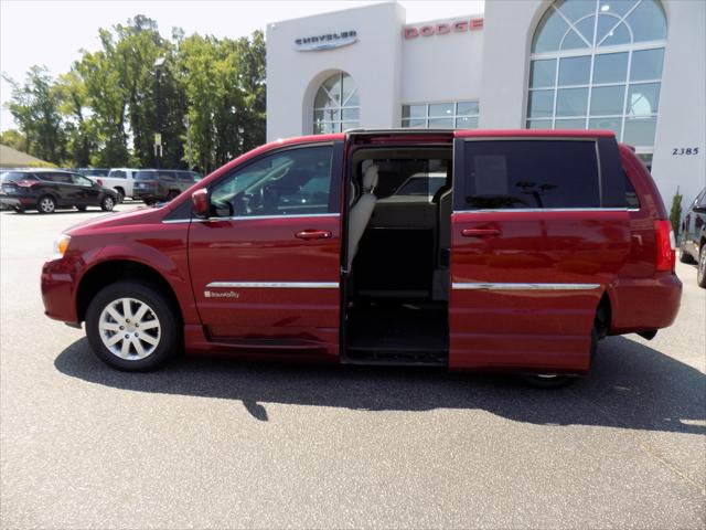 2016 Chrysler Town & Country Touring