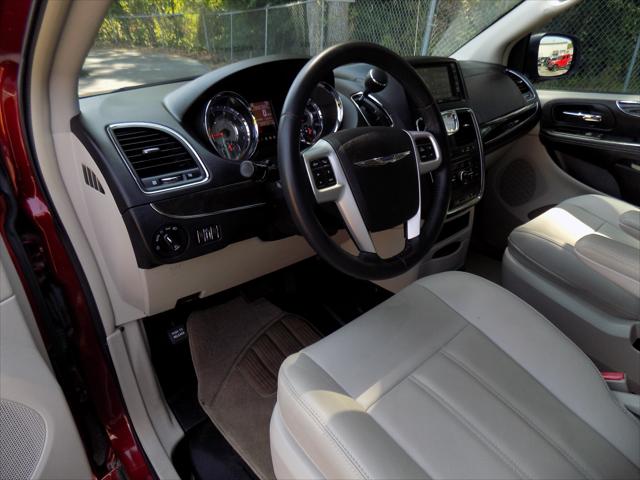 2016 Chrysler Town & Country Touring