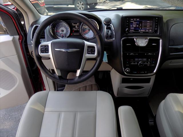 2016 Chrysler Town & Country Touring
