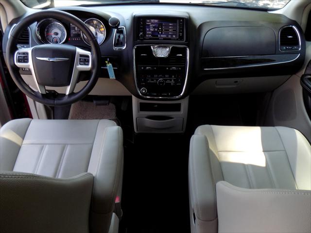2016 Chrysler Town & Country Touring