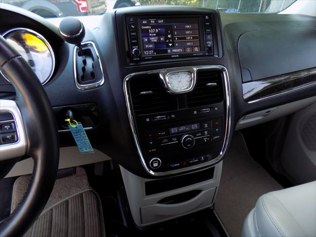 2016 Chrysler Town & Country Touring
