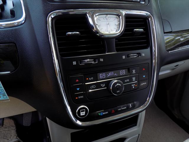2016 Chrysler Town & Country Touring