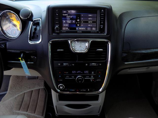 2016 Chrysler Town & Country Touring