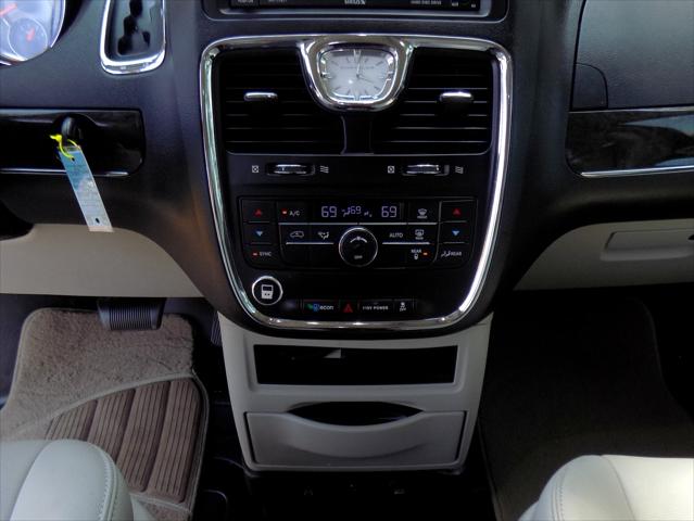 2016 Chrysler Town & Country Touring