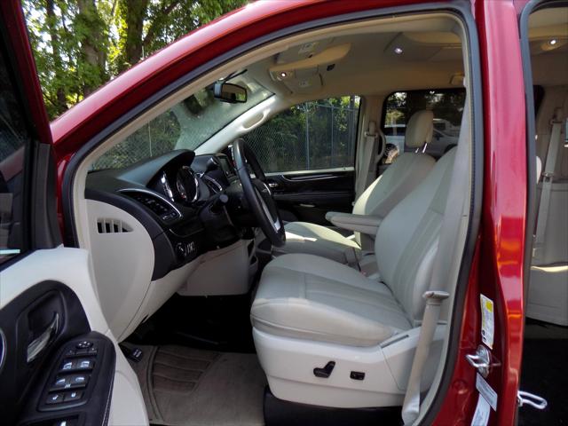 2016 Chrysler Town & Country Touring