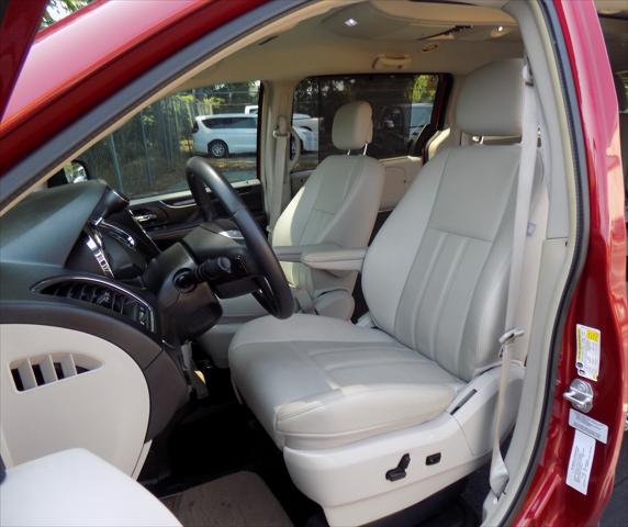 2016 Chrysler Town & Country Touring